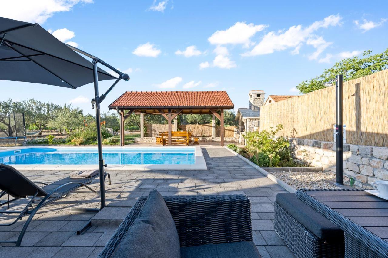 Olive Tree House With Jacuzzi, Wifi And 40M2 Pool Villa Siritovci Eksteriør billede