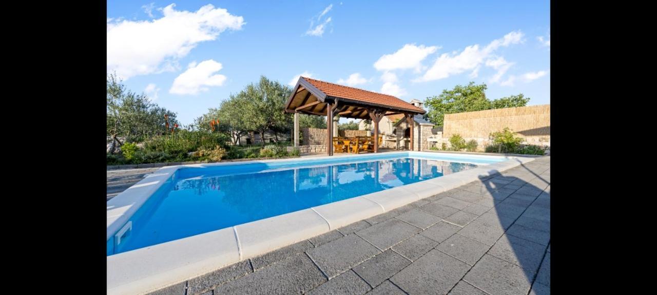 Olive Tree House With Jacuzzi, Wifi And 40M2 Pool Villa Siritovci Eksteriør billede