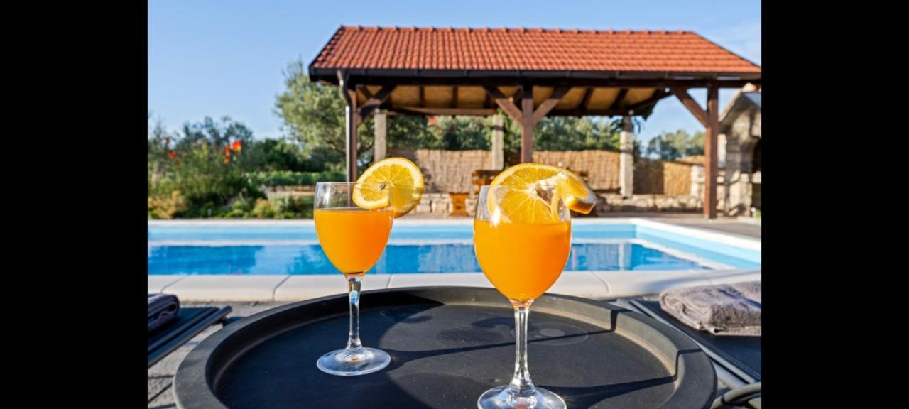 Olive Tree House With Jacuzzi, Wifi And 40M2 Pool Villa Siritovci Eksteriør billede