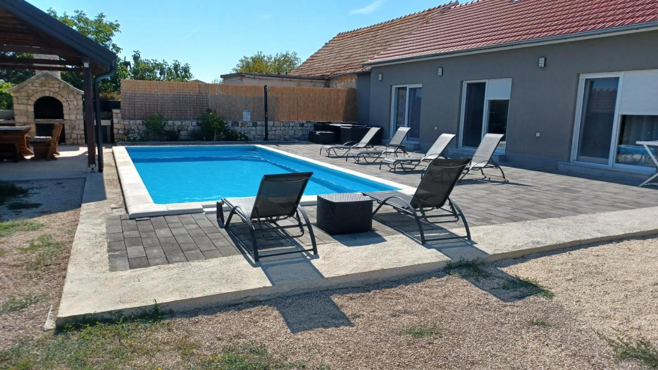 Olive Tree House With Jacuzzi, Wifi And 40M2 Pool Villa Siritovci Eksteriør billede