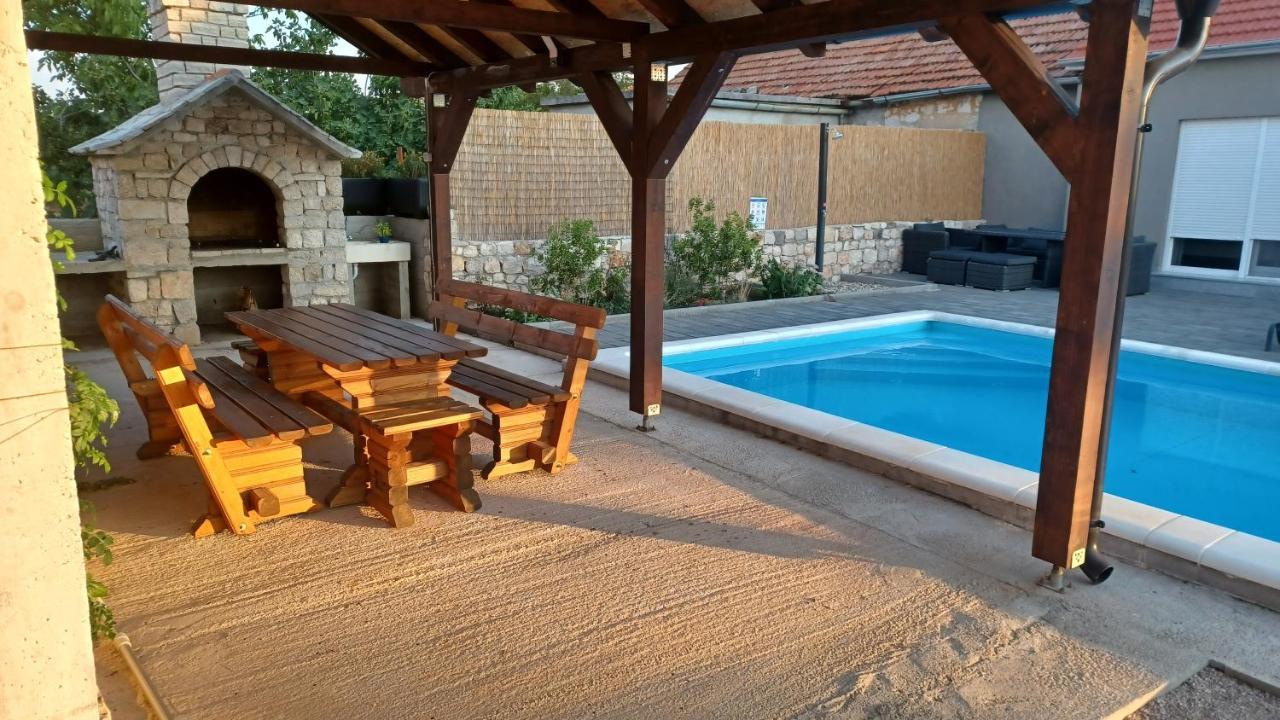 Olive Tree House With Jacuzzi, Wifi And 40M2 Pool Villa Siritovci Eksteriør billede