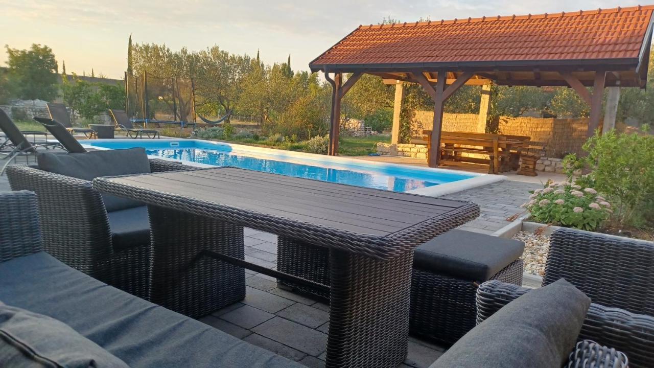 Olive Tree House With Jacuzzi, Wifi And 40M2 Pool Villa Siritovci Eksteriør billede