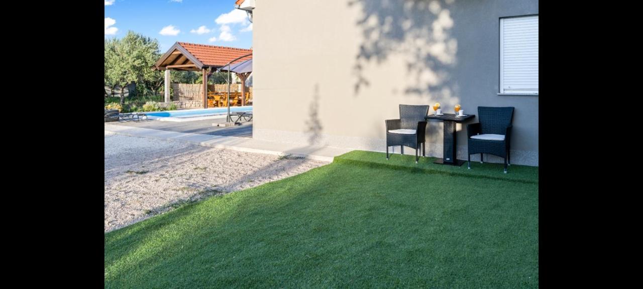 Olive Tree House With Jacuzzi, Wifi And 40M2 Pool Villa Siritovci Eksteriør billede