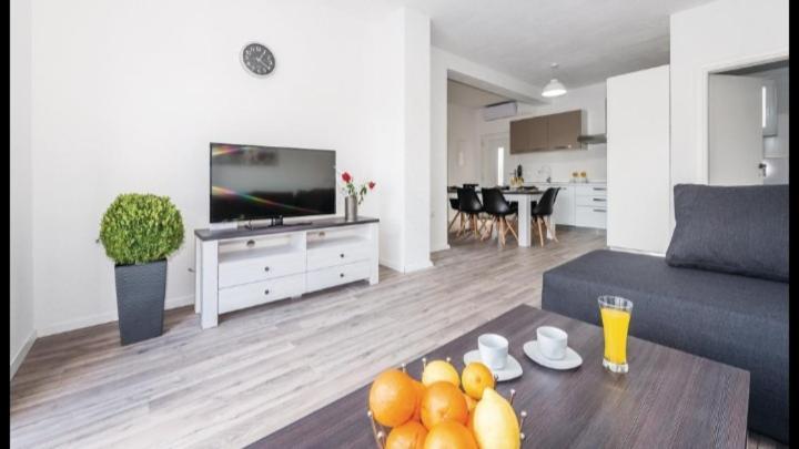 Olive Tree House With Jacuzzi, Wifi And 40M2 Pool Villa Siritovci Eksteriør billede