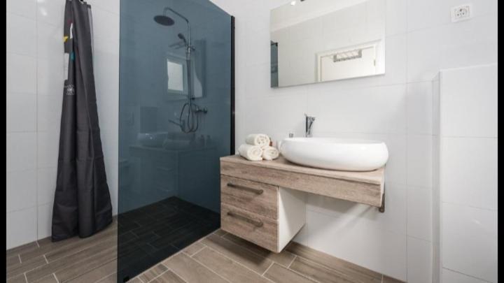 Olive Tree House With Jacuzzi, Wifi And 40M2 Pool Villa Siritovci Eksteriør billede