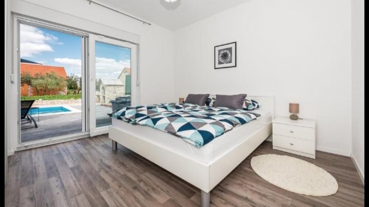 Olive Tree House With Jacuzzi, Wifi And 40M2 Pool Villa Siritovci Eksteriør billede