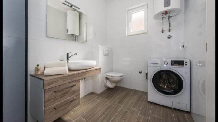 Olive Tree House With Jacuzzi, Wifi And 40M2 Pool Villa Siritovci Eksteriør billede