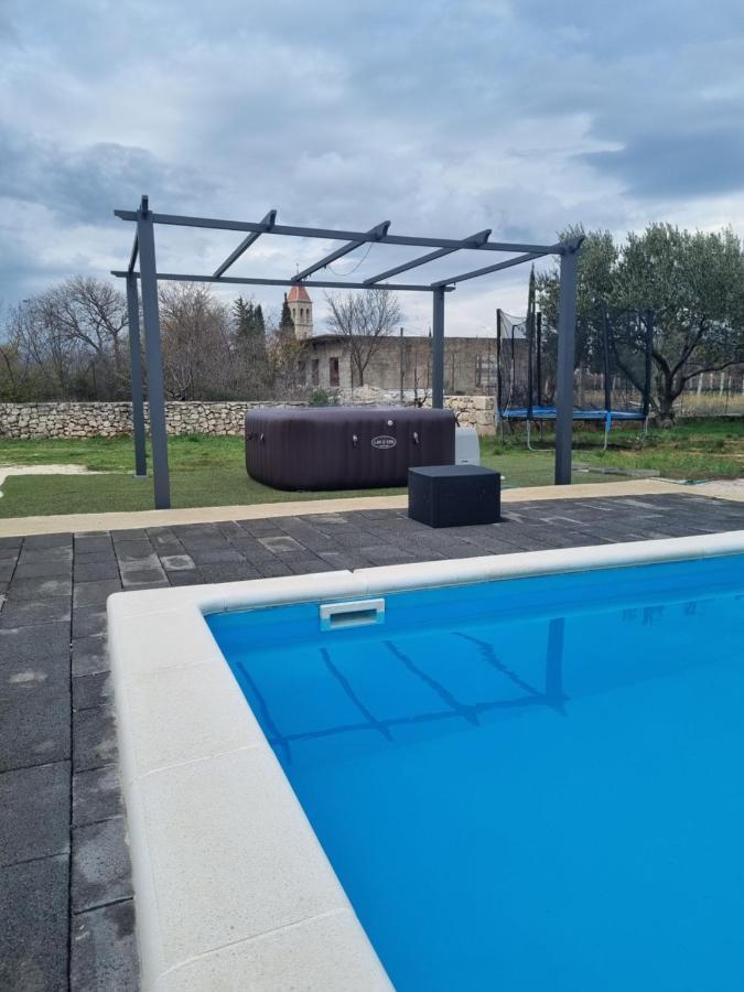 Olive Tree House With Jacuzzi, Wifi And 40M2 Pool Villa Siritovci Eksteriør billede