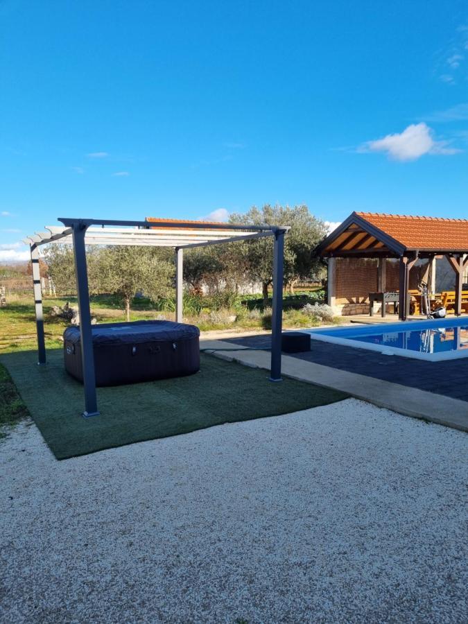 Olive Tree House With Jacuzzi, Wifi And 40M2 Pool Villa Siritovci Eksteriør billede